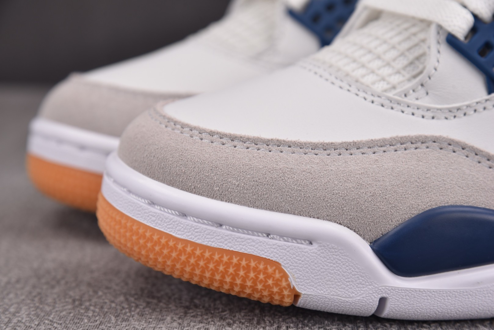 AJ4 尺码40-48.5

纯原版出品-Air Jordan 4 Retro SB Navy 海军蓝 