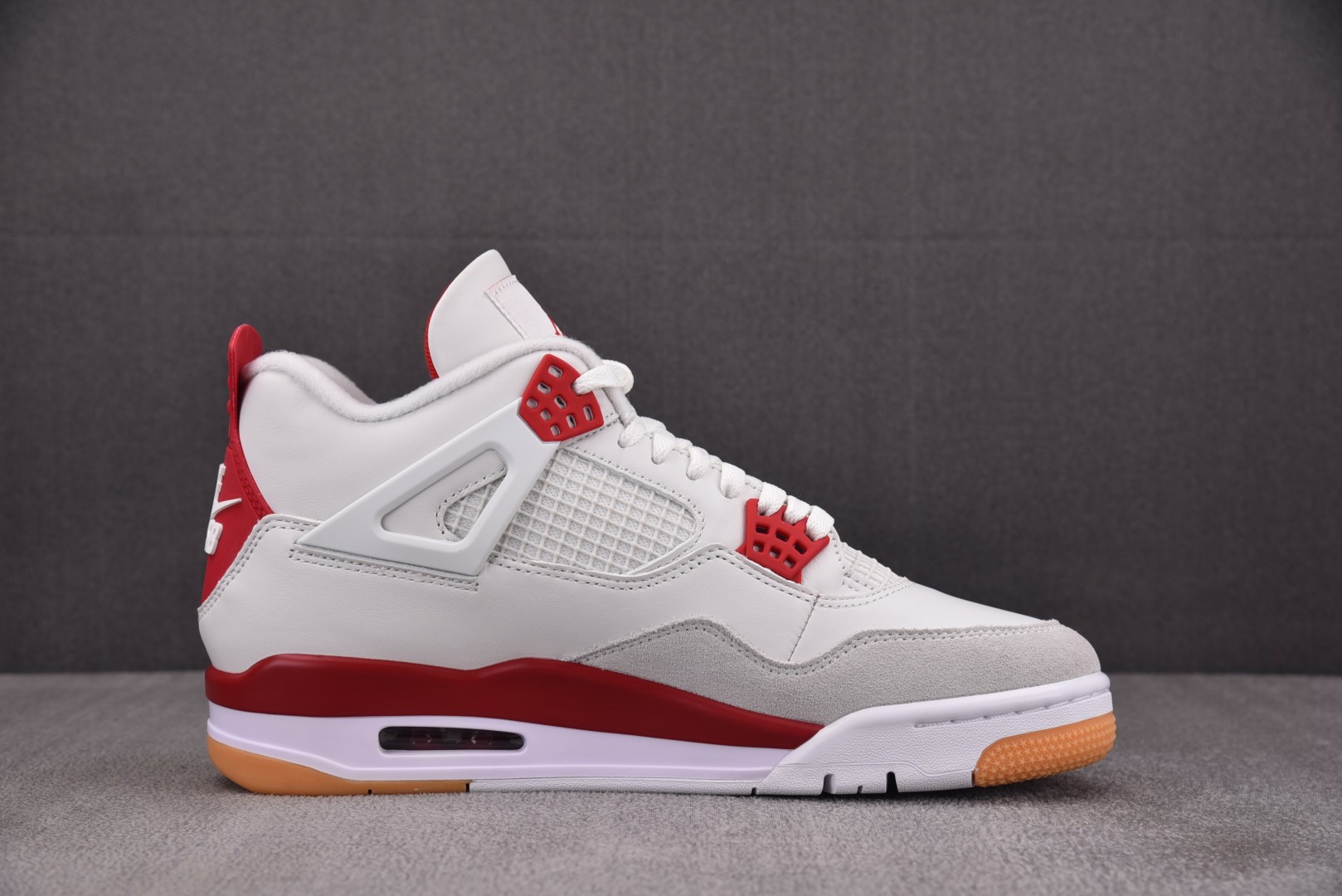 AJ4 尺码40-48.5

纯原版出品-Air Jordan 4 Retro SB Varsity R