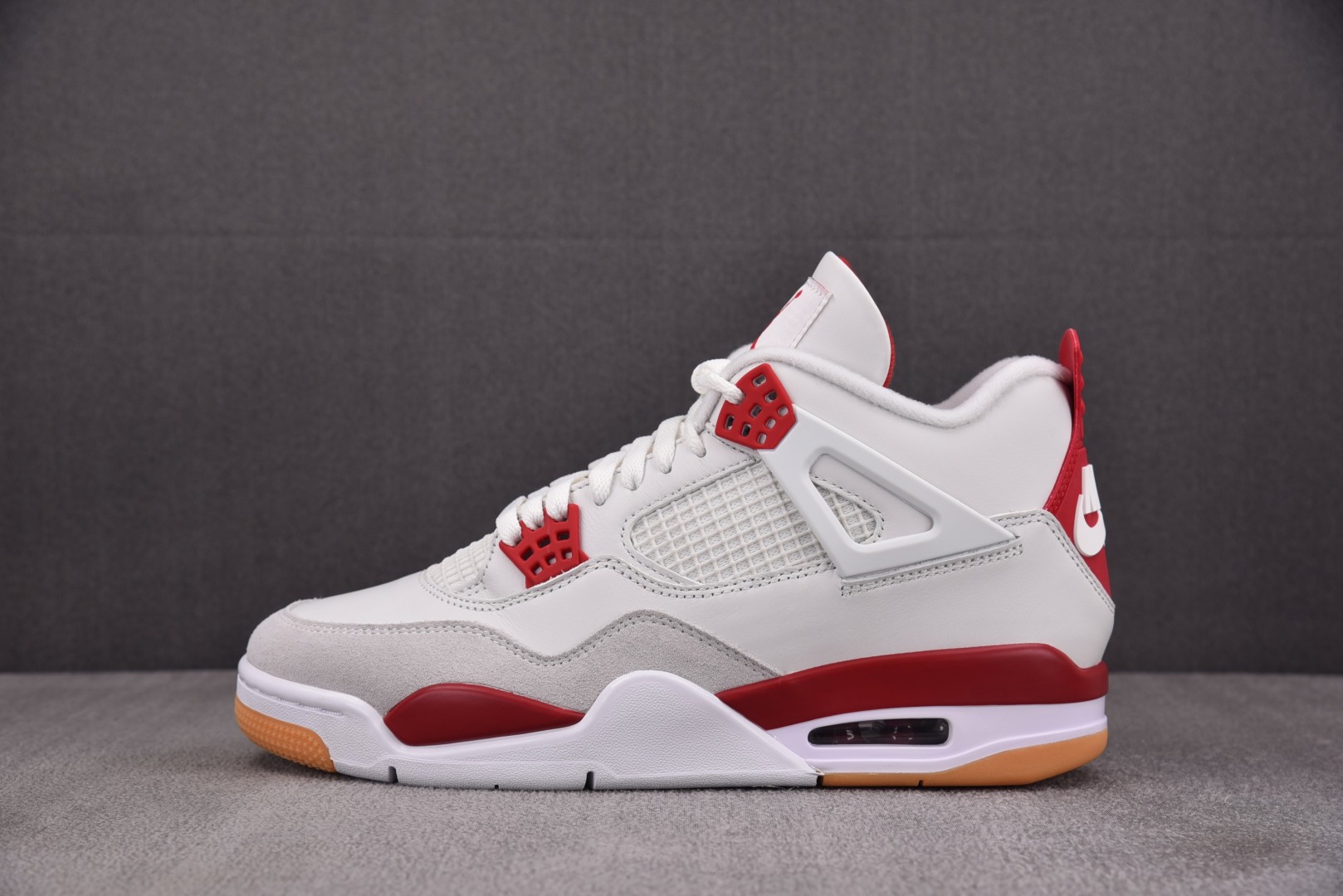 AJ4 尺码40-48.5

纯原版出品-Air Jordan 4 Retro SB Varsity R