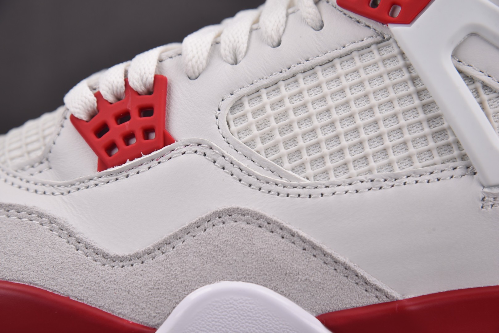 AJ4 尺码40-48.5

纯原版出品-Air Jordan 4 Retro SB Varsity R