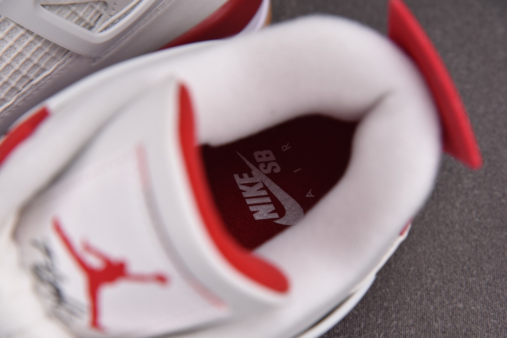 AJ4 尺码40-48.5

纯原版出品-Air Jordan 4 Retro SB Varsity R
