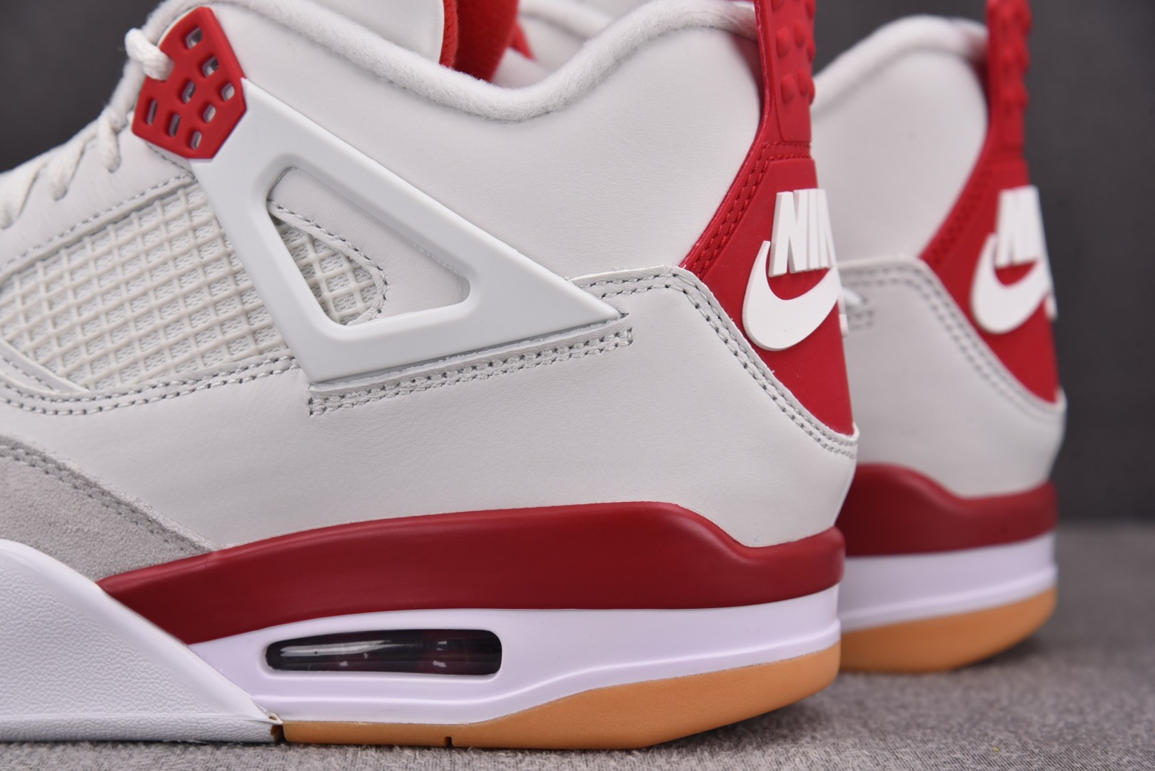 AJ4 尺码40-48.5

纯原版出品-Air Jordan 4 Retro SB Varsity R