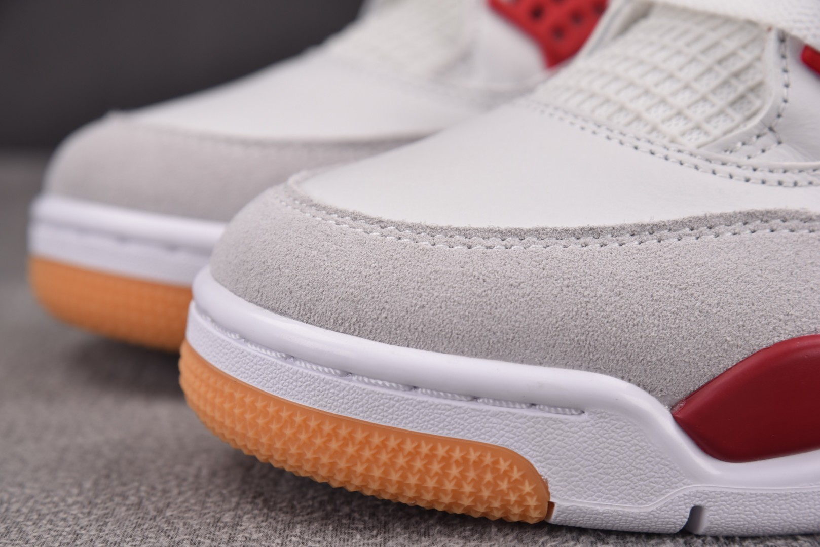 AJ4 尺码40-48.5

纯原版出品-Air Jordan 4 Retro SB Varsity R