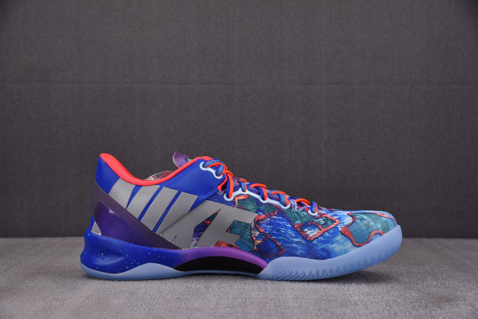 科比 尺码40-48.5

纯原版出品-Kobe 8 Protro 2025 What The Kobe