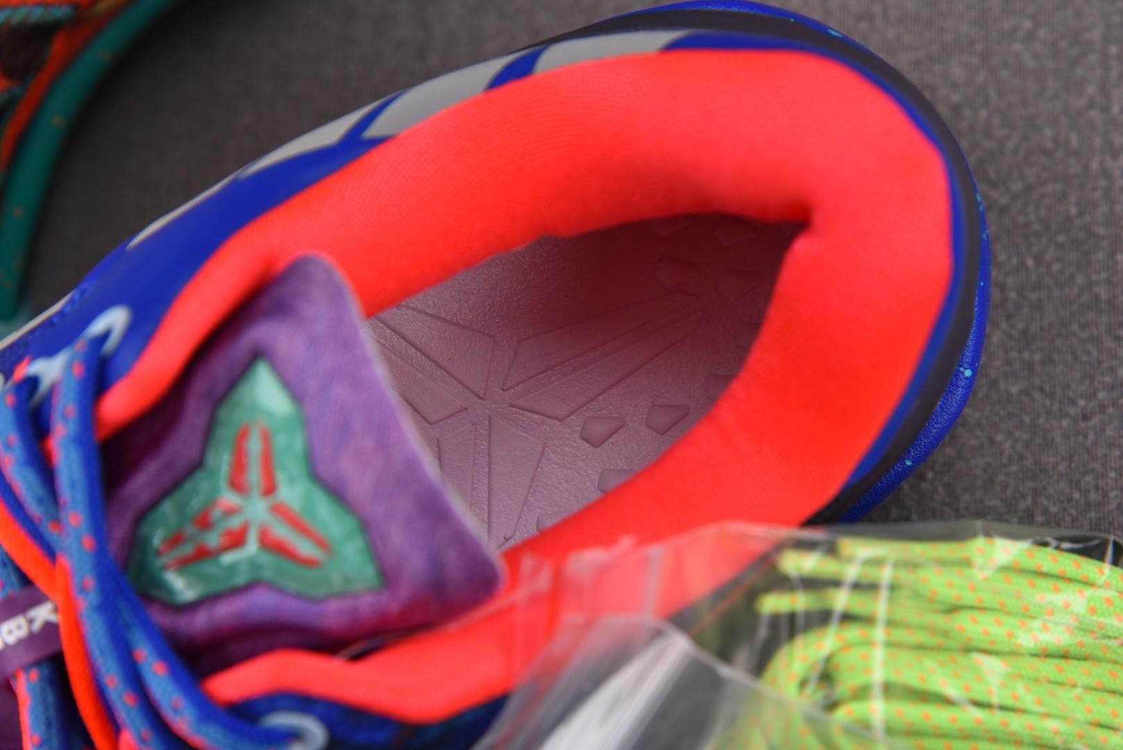 科比 尺码40-48.5

纯原版出品-Kobe 8 Protro 2025 What The Kobe
