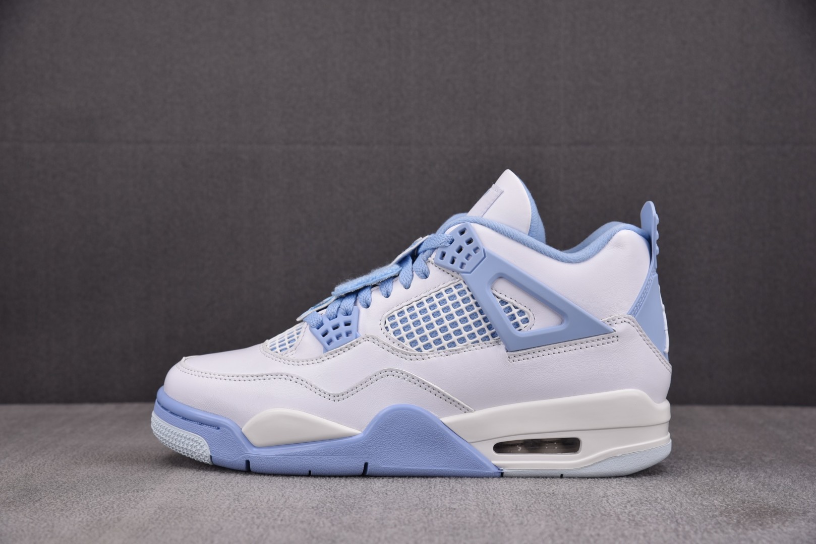 AJ4 尺码40-48.5

纯原版出品-WMNS Air Jordan 4 Retro Forget 
