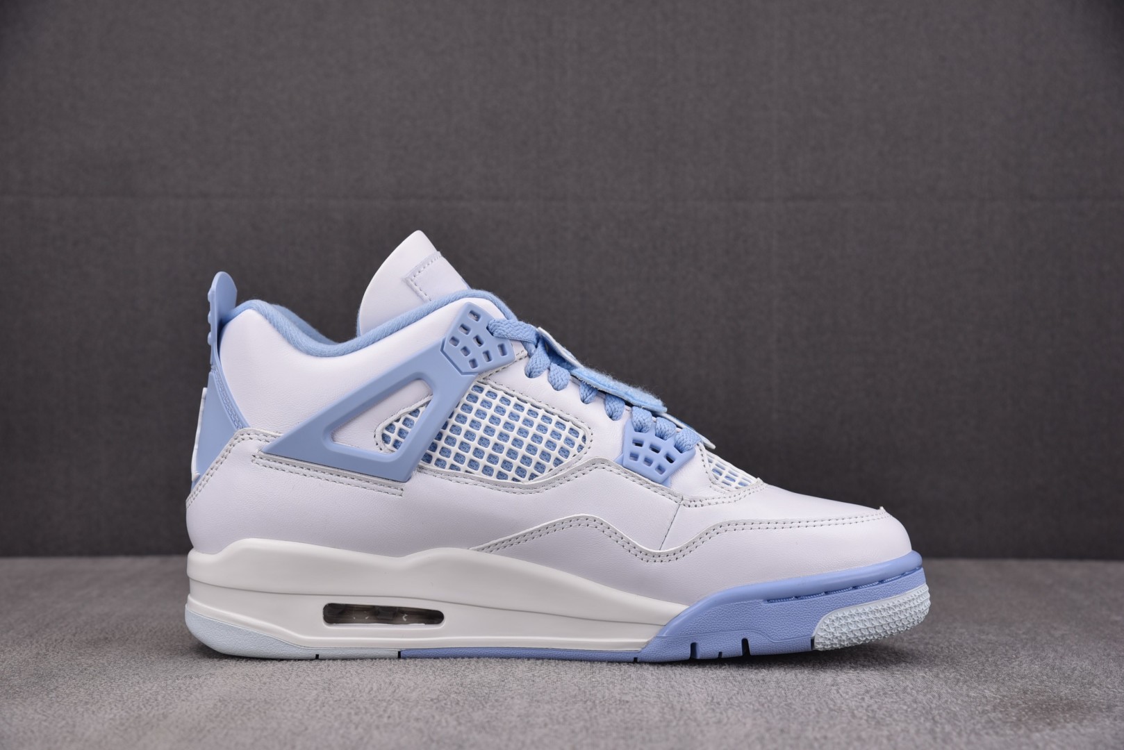AJ4 尺码40-48.5

纯原版出品-WMNS Air Jordan 4 Retro Forget 