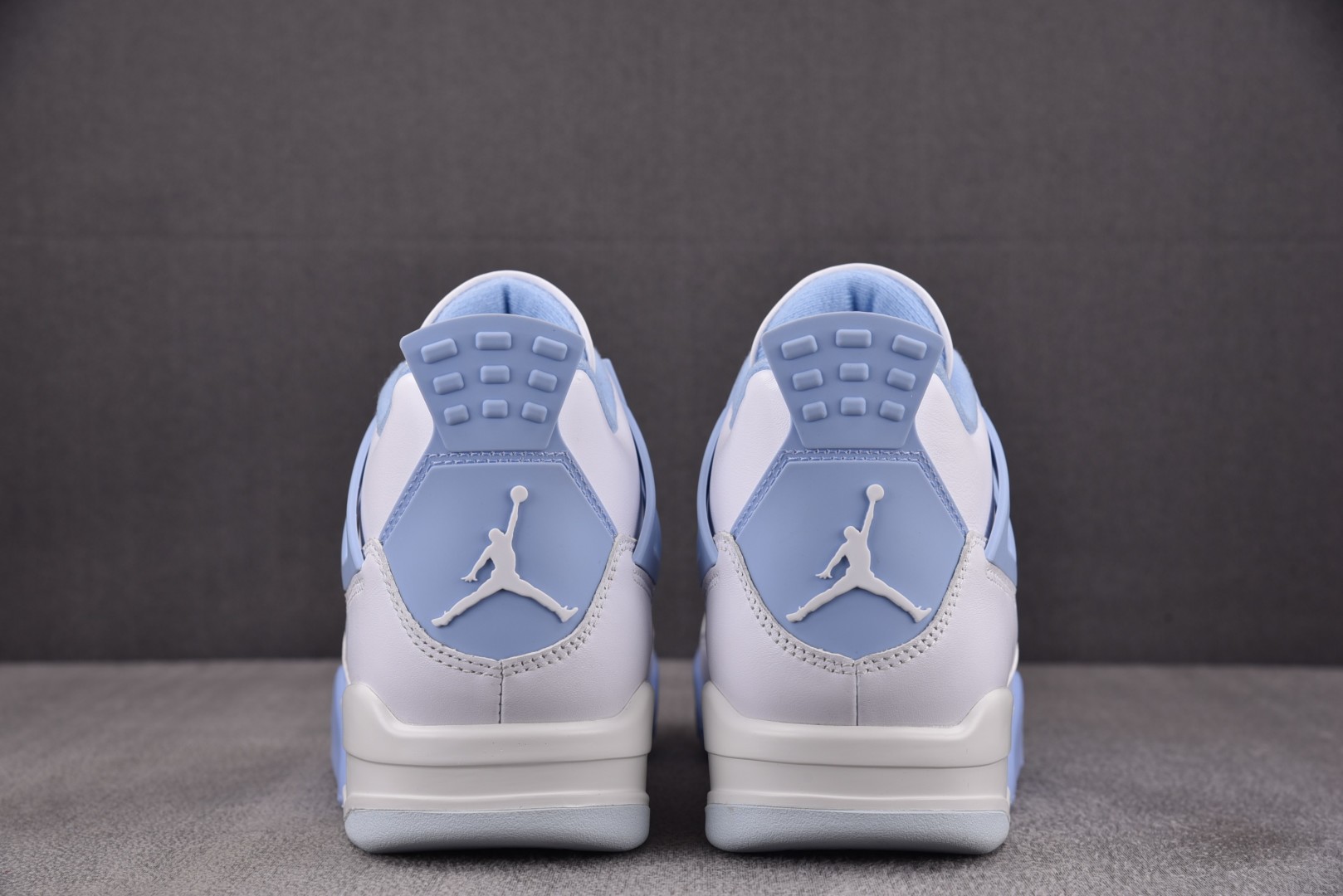 AJ4 尺码40-48.5

纯原版出品-WMNS Air Jordan 4 Retro Forget 
