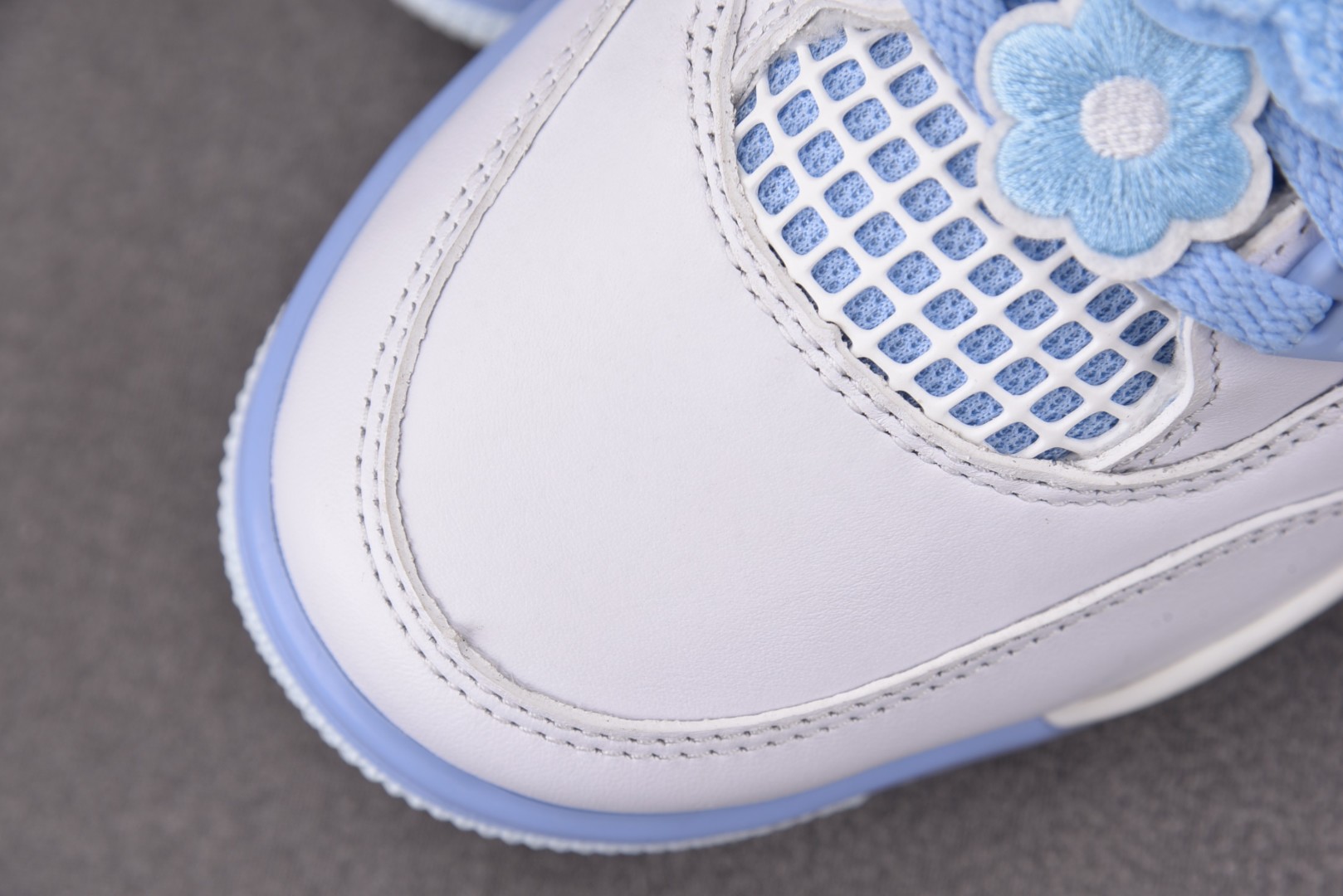 AJ4 尺码40-48.5

纯原版出品-WMNS Air Jordan 4 Retro Forget 