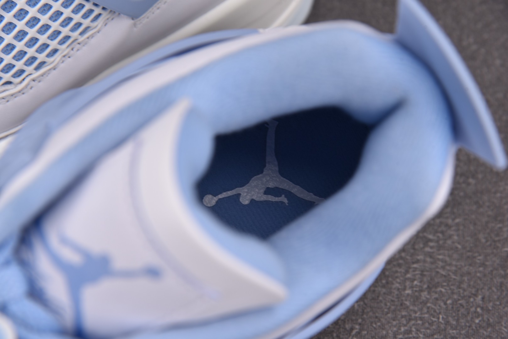 AJ4 尺码40-48.5

纯原版出品-WMNS Air Jordan 4 Retro Forget 