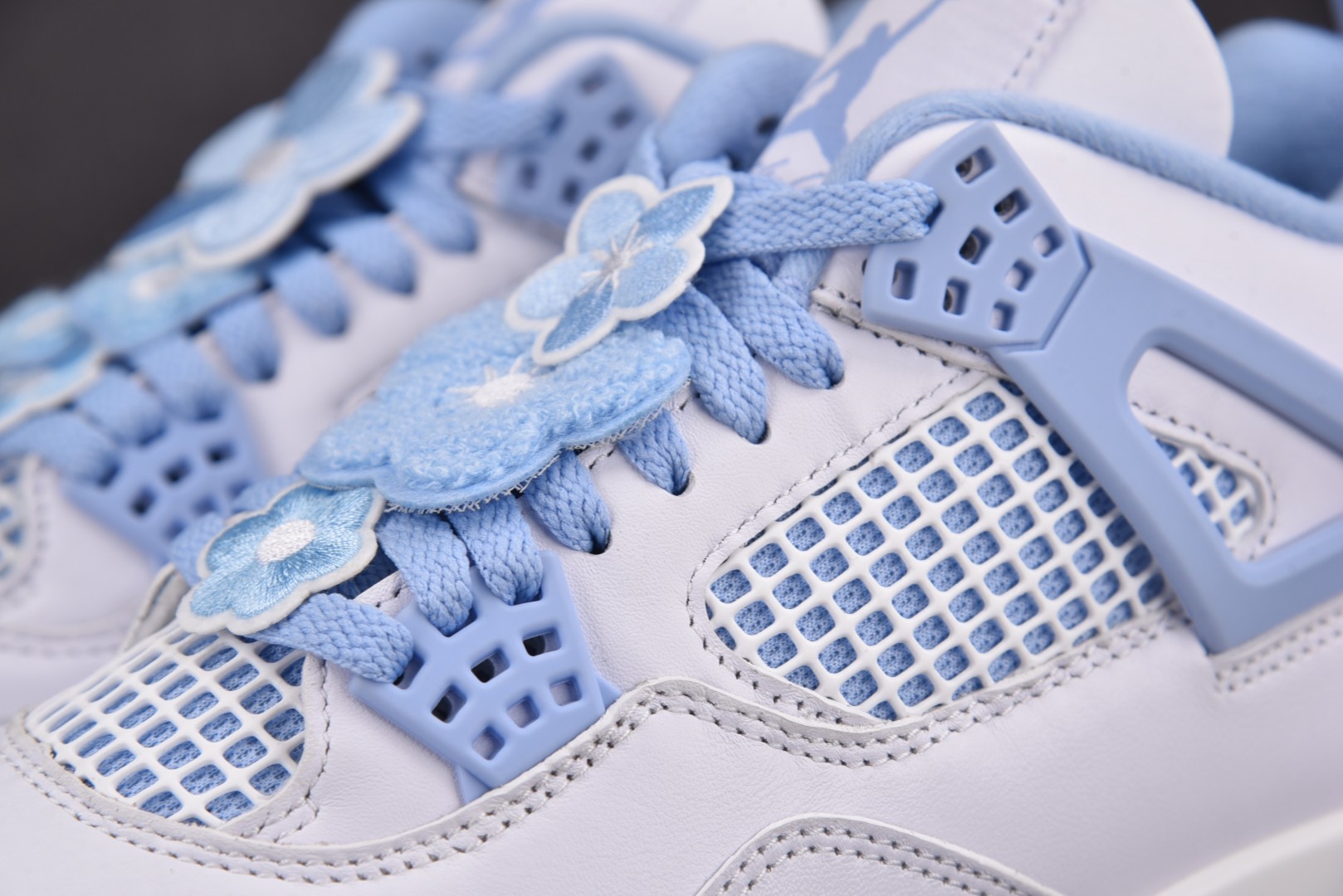AJ4 尺码40-48.5

纯原版出品-WMNS Air Jordan 4 Retro Forget 