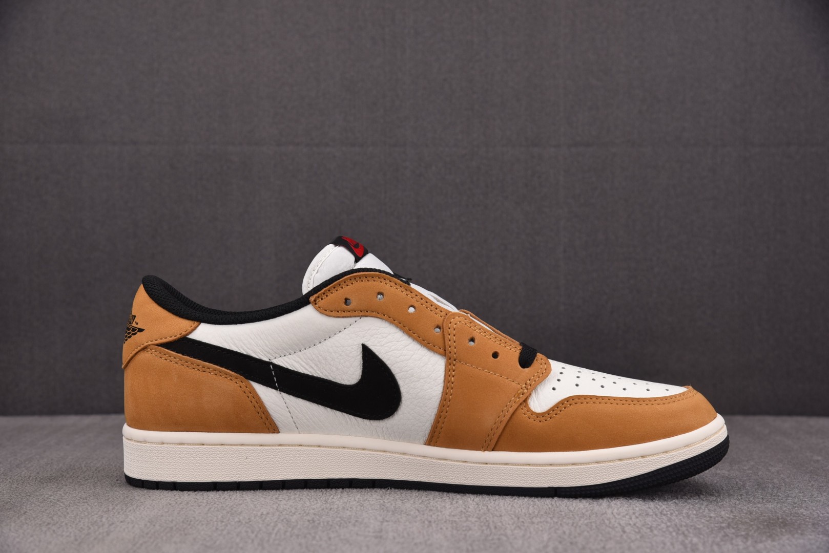 AJ Low 尺码40-48.5

纯原版出品-Air Jordan 1 Low OG Rookie o