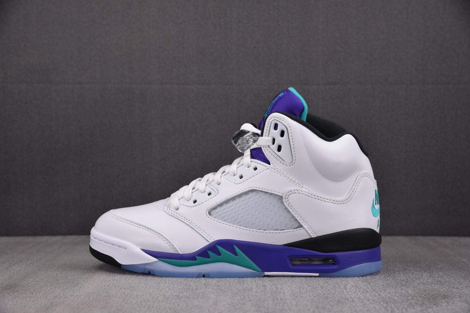 AJ5 尺码40.5-48.5

纯原版出品-Air Jordan 5 Retro 2025 Grape