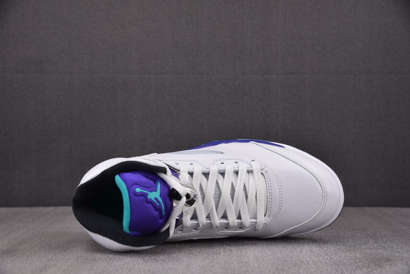 AJ5 尺码40.5-48.5

纯原版出品-Air Jordan 5 Retro 2025 Grape