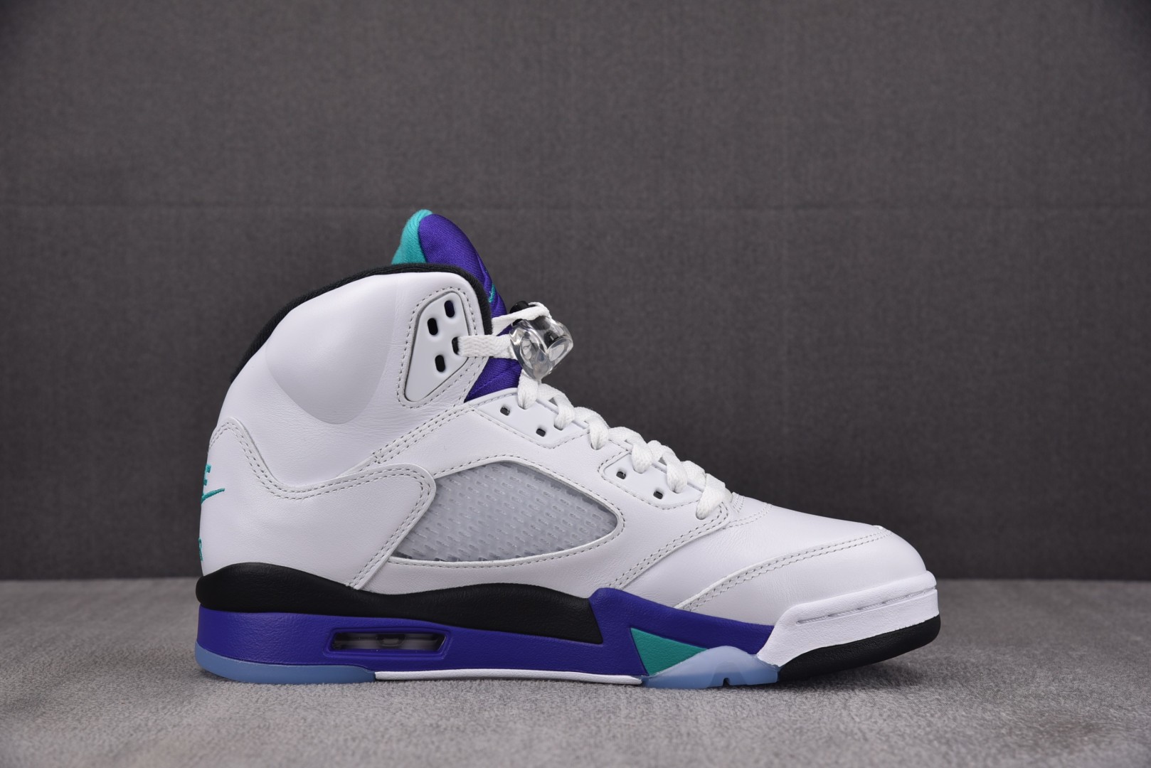 AJ5 尺码40.5-48.5

纯原版出品-Air Jordan 5 Retro 2025 Grape