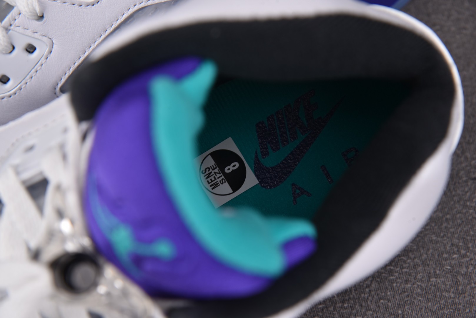 AJ5 尺码40.5-48.5

纯原版出品-Air Jordan 5 Retro 2025 Grape
