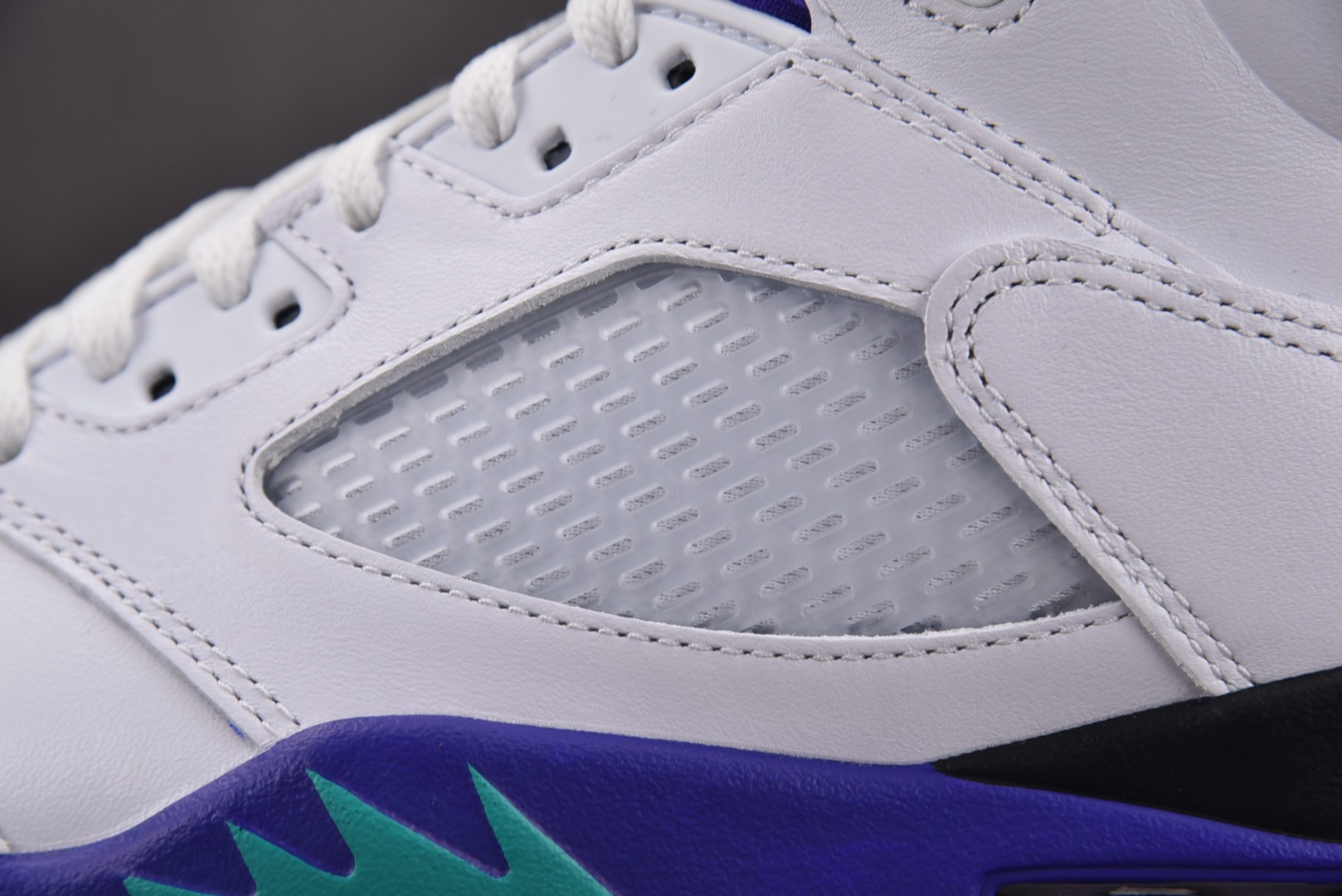 AJ5 尺码40.5-48.5

纯原版出品-Air Jordan 5 Retro 2025 Grape
