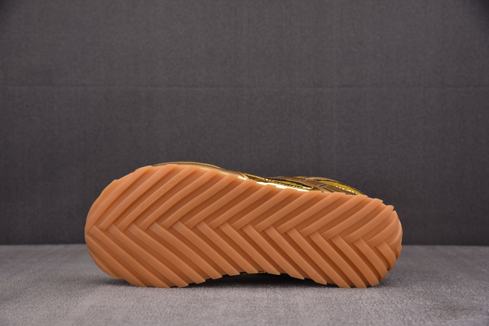 葆蝶家 尺码35-46

纯原版出品-Bottega Veneta Orbit Silver White