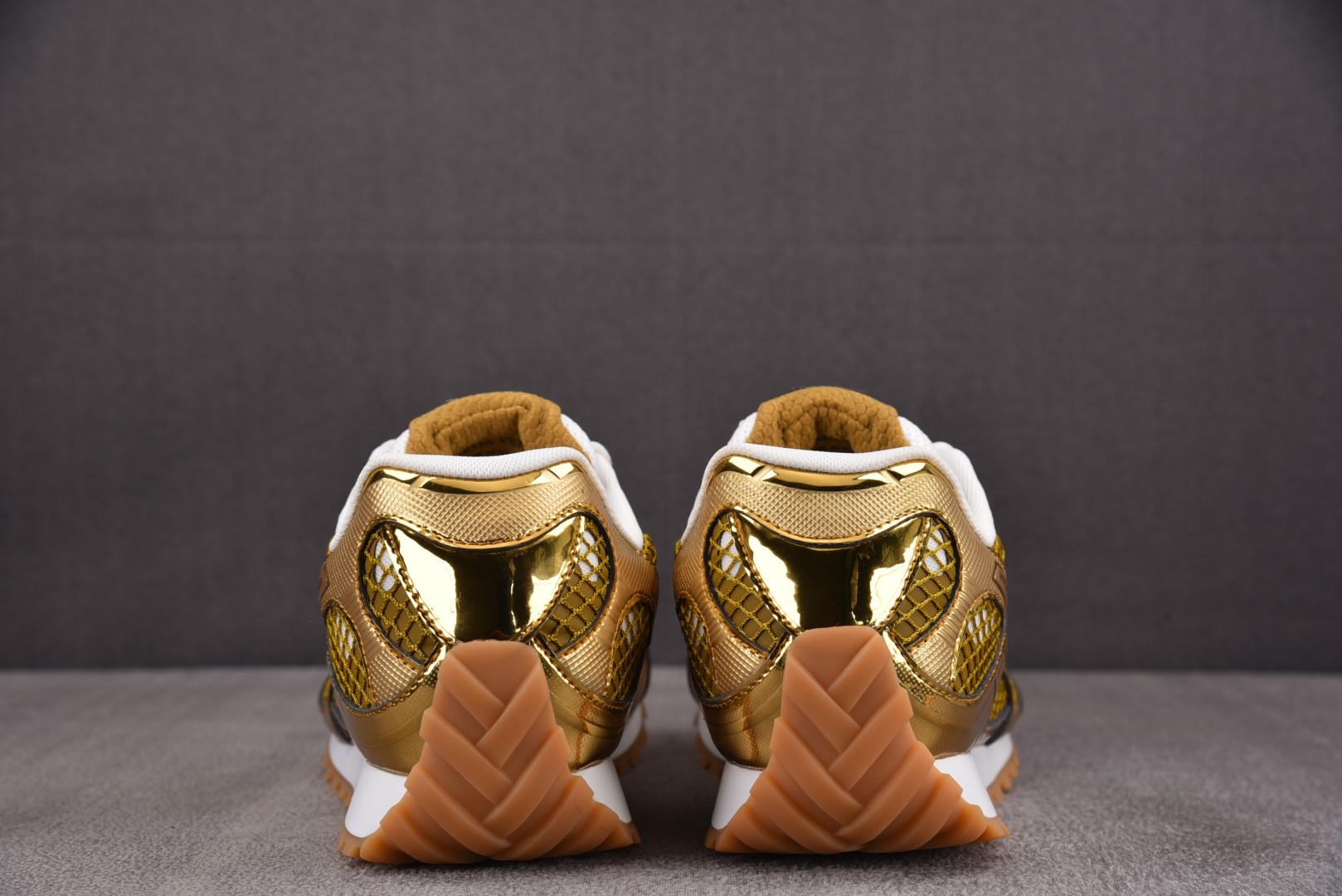 葆蝶家 尺码35-46

纯原版出品-Bottega Veneta Orbit Silver White