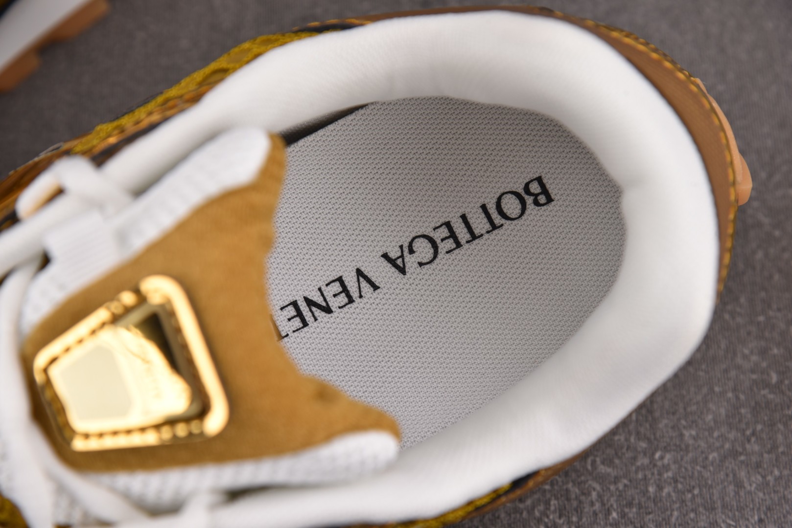 葆蝶家 尺码35-46

纯原版出品-Bottega Veneta Orbit Silver White