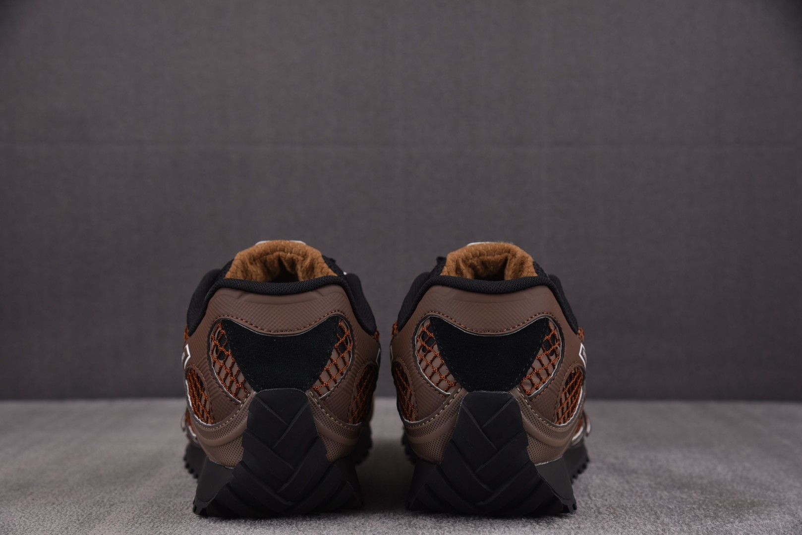 葆蝶家 尺码35-46

纯原版出品-Bottega Veneta Orbit Silver White