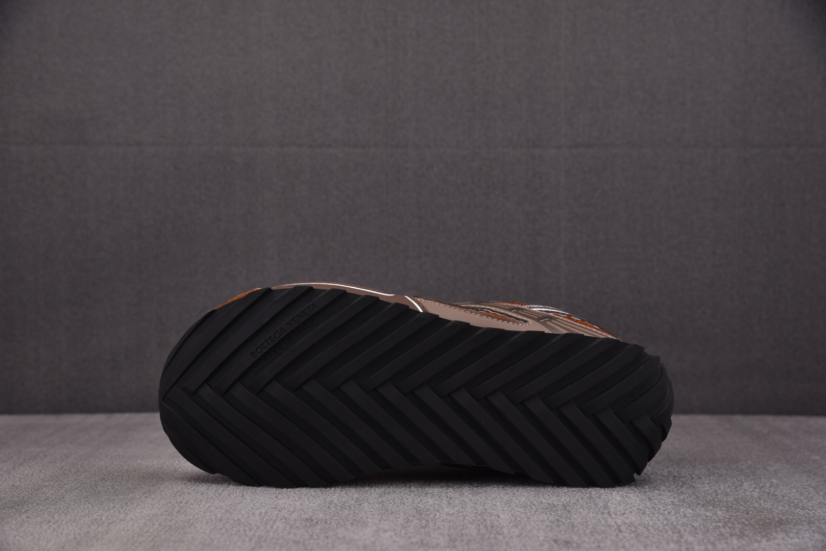 葆蝶家 尺码35-46

纯原版出品-Bottega Veneta Orbit Silver White
