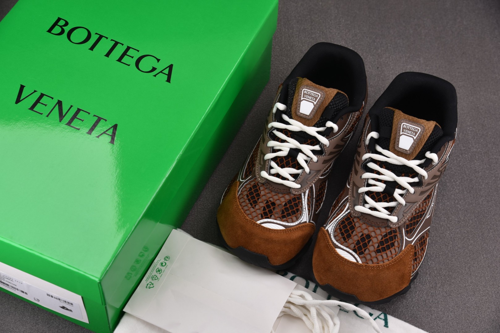 葆蝶家 尺码35-46

纯原版出品-Bottega Veneta Orbit Silver White