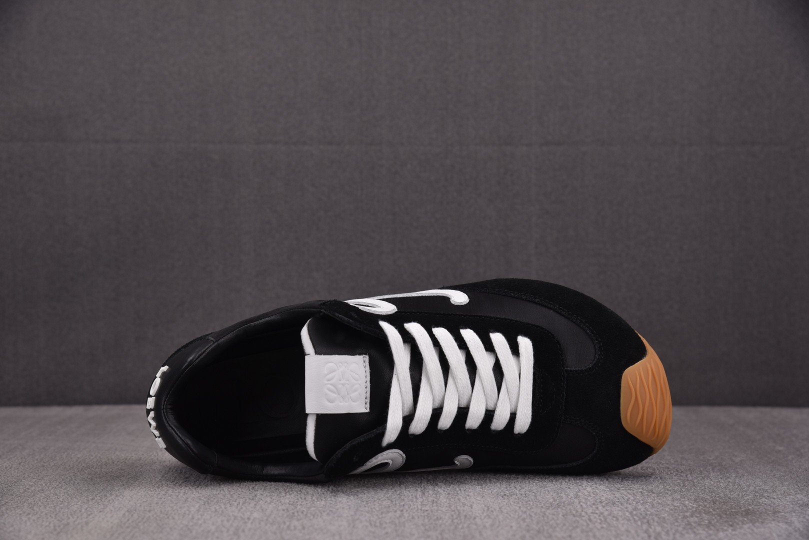 罗意威 尺码36-45

纯原版出品-LOEWE Ballet Runner 2.0 黑色 YZ004
