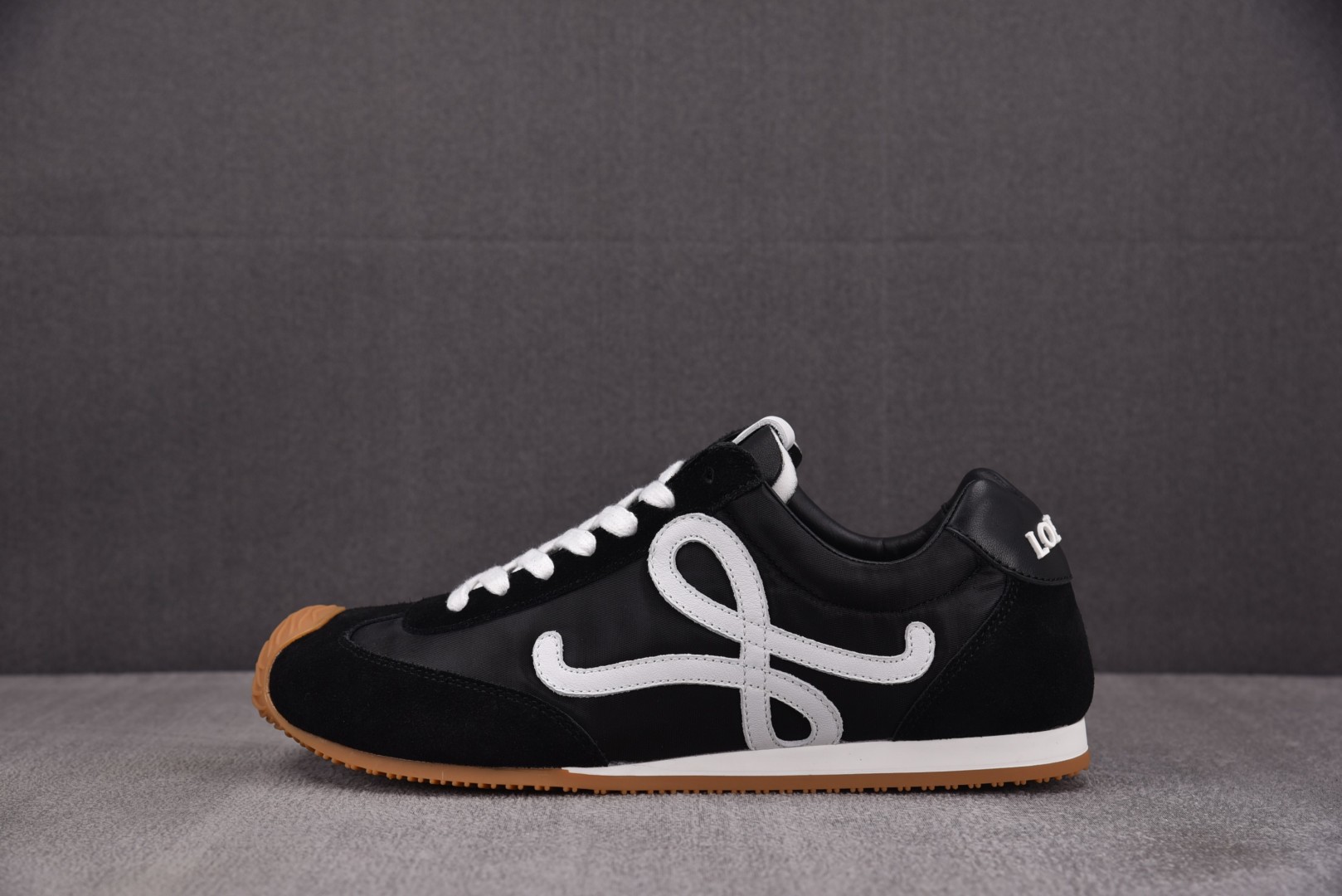 罗意威 尺码36-45

纯原版出品-LOEWE Ballet Runner 2.0 黑色 YZ004
