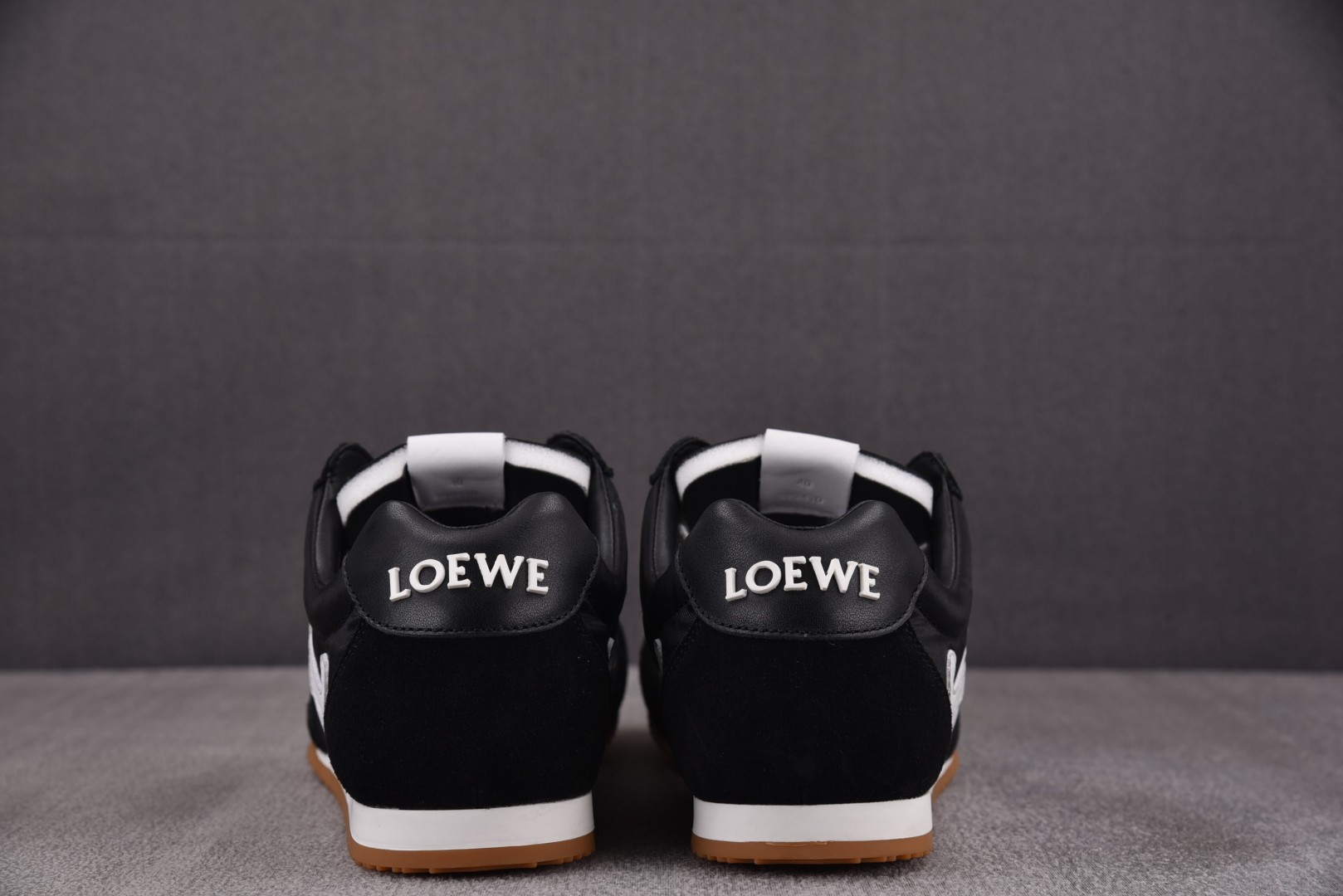 罗意威 尺码36-45

纯原版出品-LOEWE Ballet Runner 2.0 黑色 YZ004
