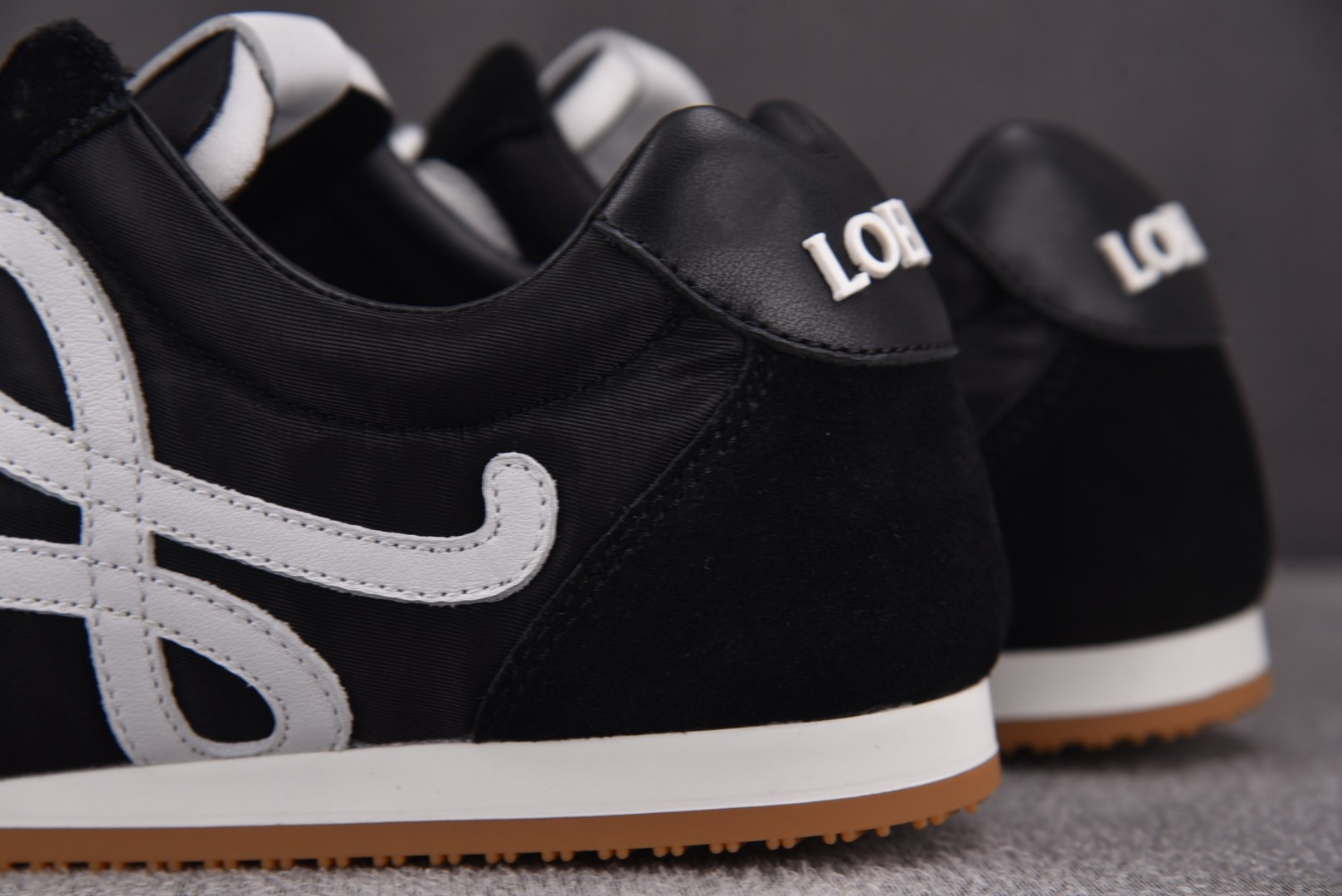 罗意威 尺码36-45

纯原版出品-LOEWE Ballet Runner 2.0 黑色 YZ004
