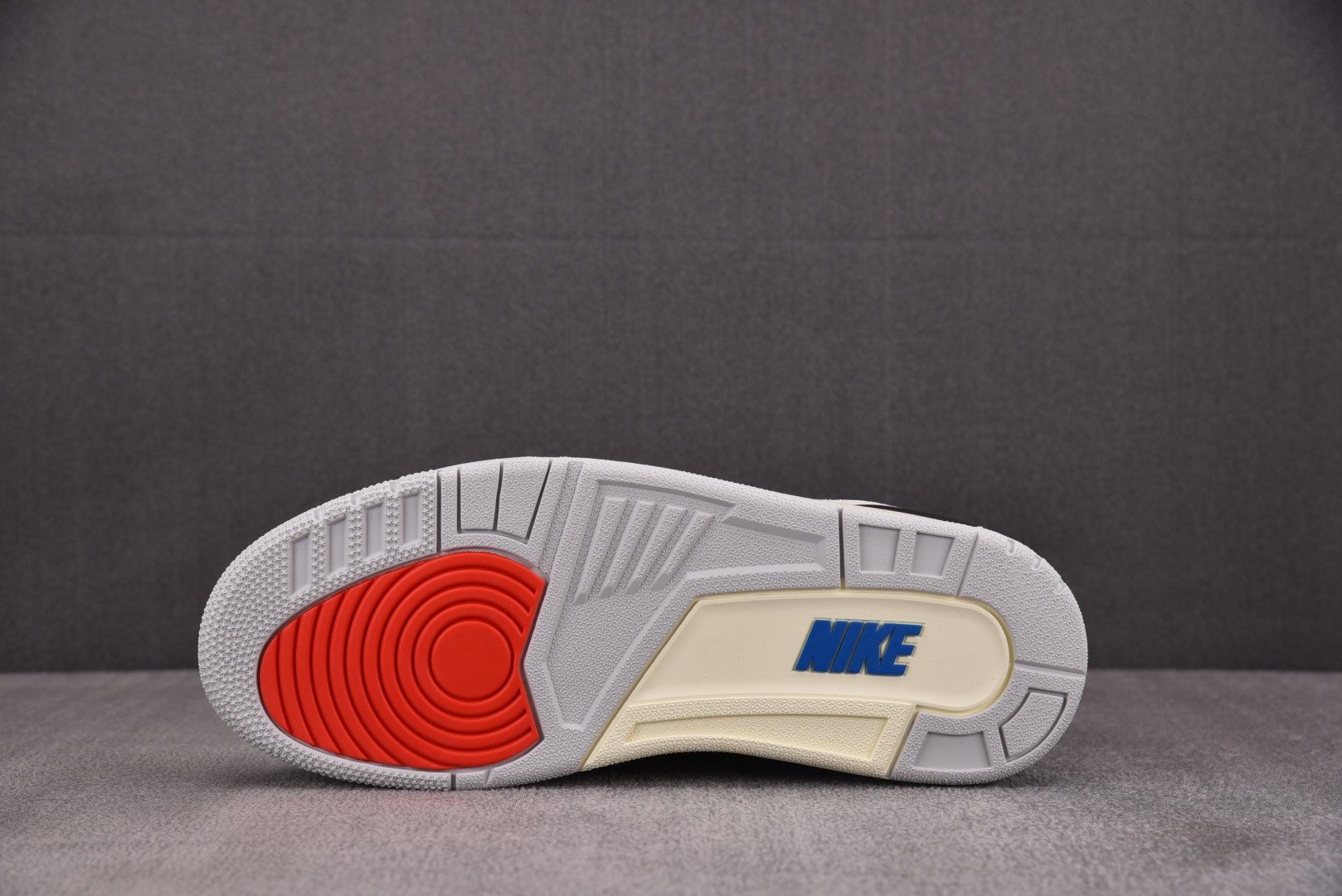 AJ3尺码36-47.5

纯原版出品-Air Jordan 3 Retro OG Rare Air 稀