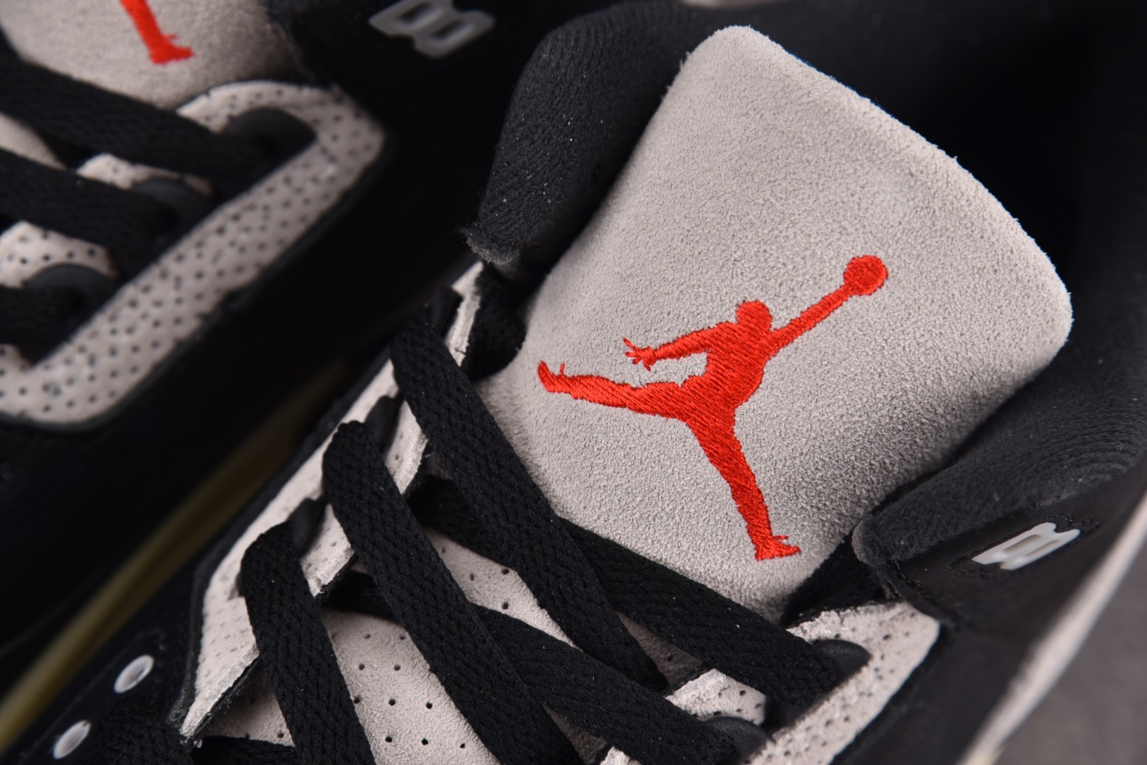 AJ3尺码36-47.5

纯原版出品-Air Jordan 3 Retro OG Rare Air 稀