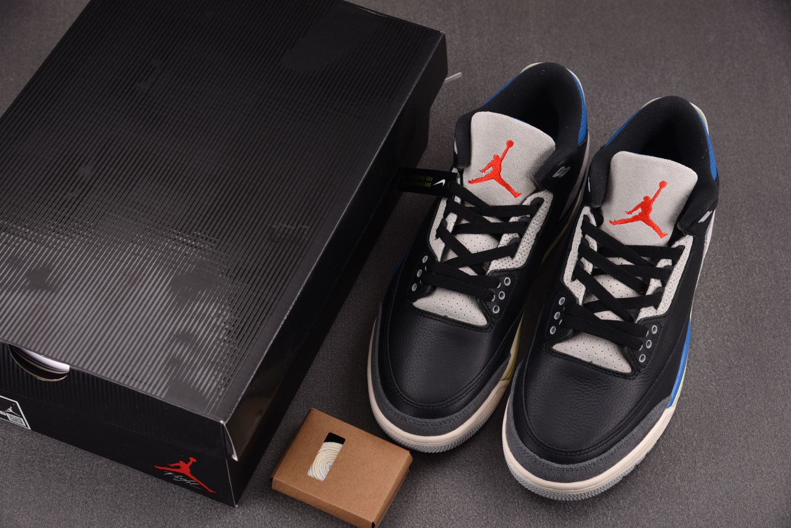 AJ3尺码36-47.5

纯原版出品-Air Jordan 3 Retro OG Rare Air 稀