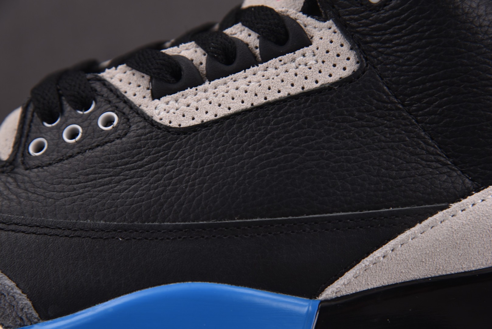 AJ3尺码36-47.5

纯原版出品-Air Jordan 3 Retro OG Rare Air 稀