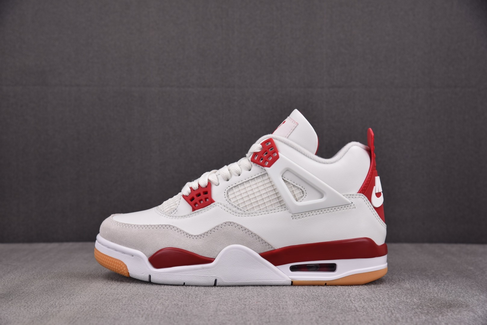AJ4 尺码36-47.5

纯原版出品-SB Air Jordan 4 Varsity Red 大学红