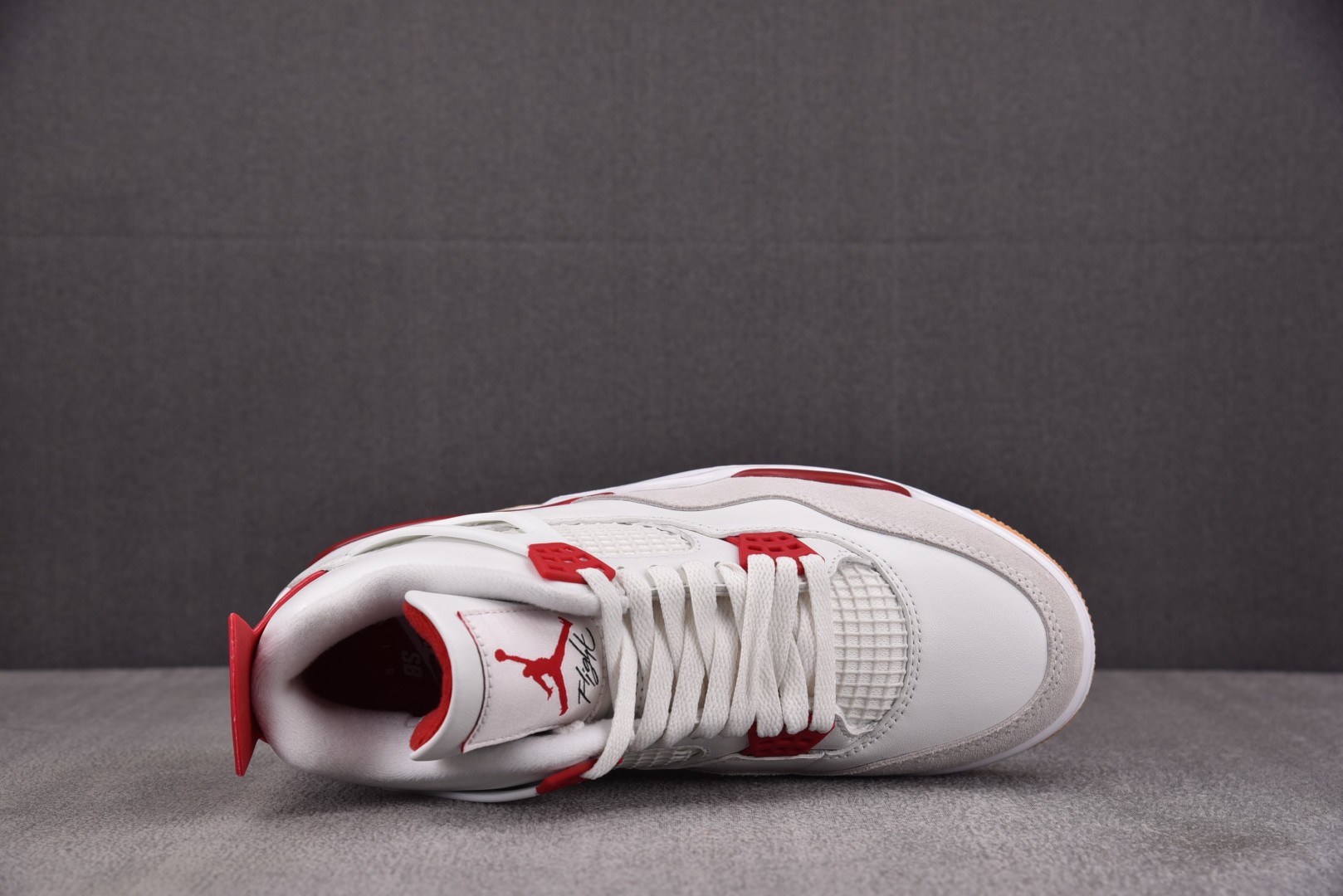 AJ4 尺码36-47.5

纯原版出品-SB Air Jordan 4 Varsity Red 大学红