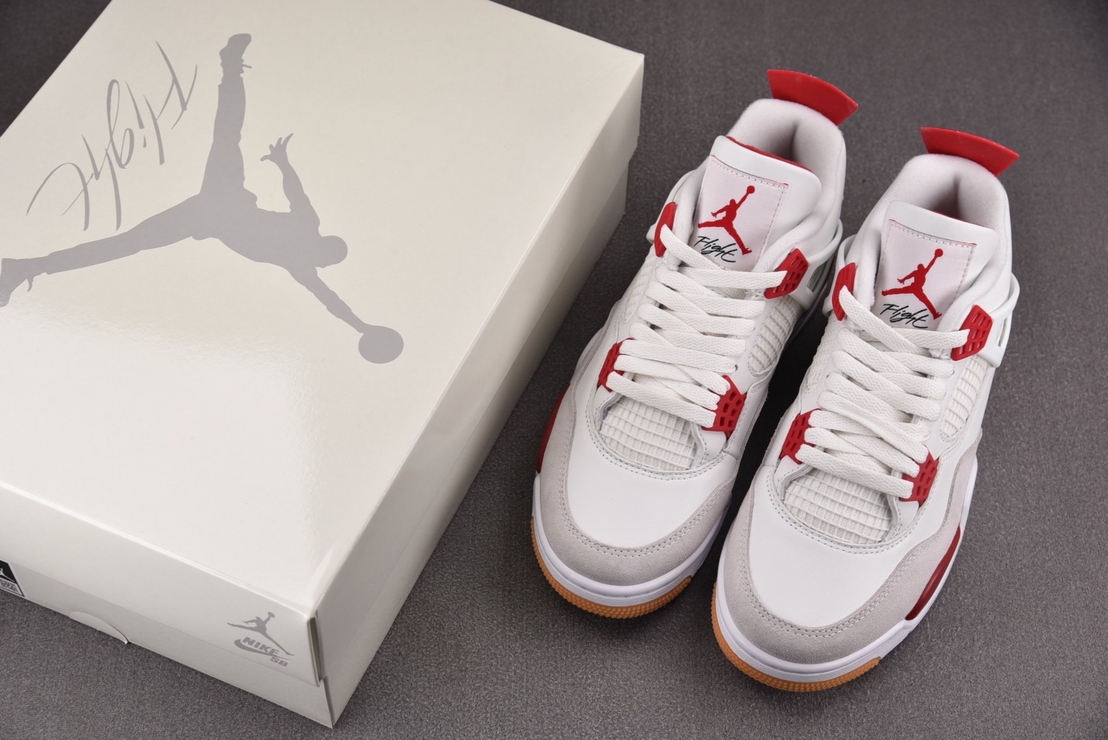 AJ4 尺码36-47.5

纯原版出品-SB Air Jordan 4 Varsity Red 大学红