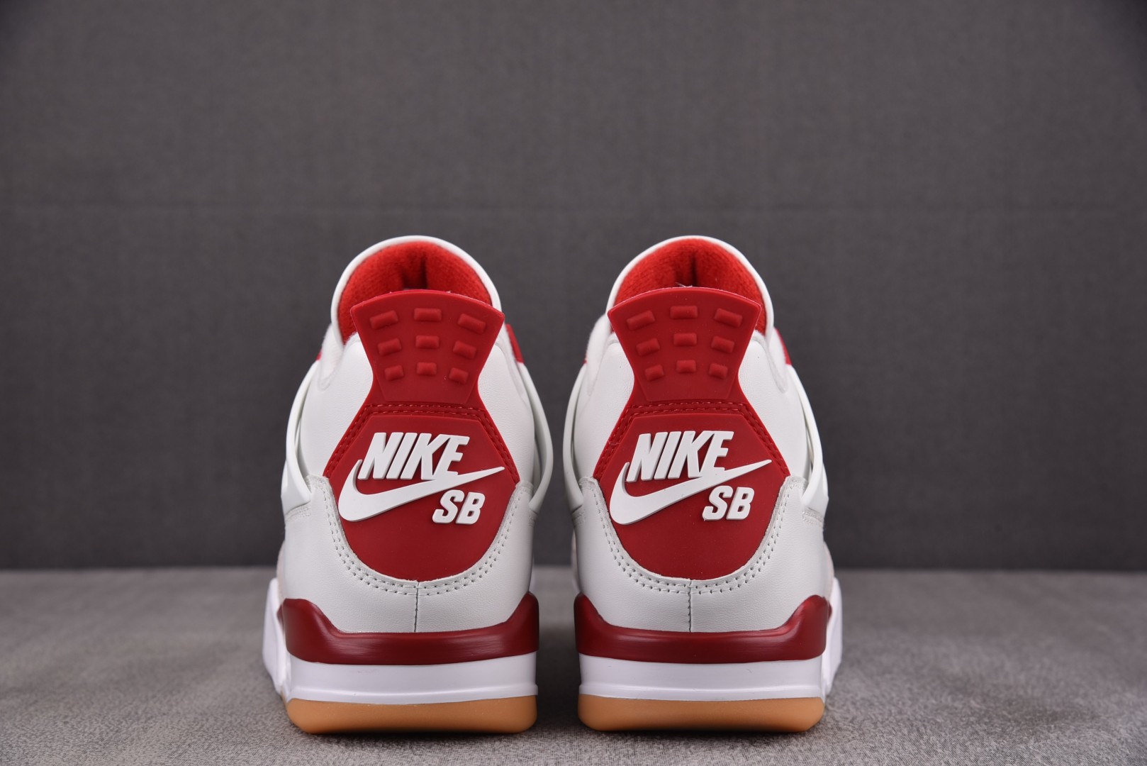 AJ4 尺码36-47.5

纯原版出品-SB Air Jordan 4 Varsity Red 大学红
