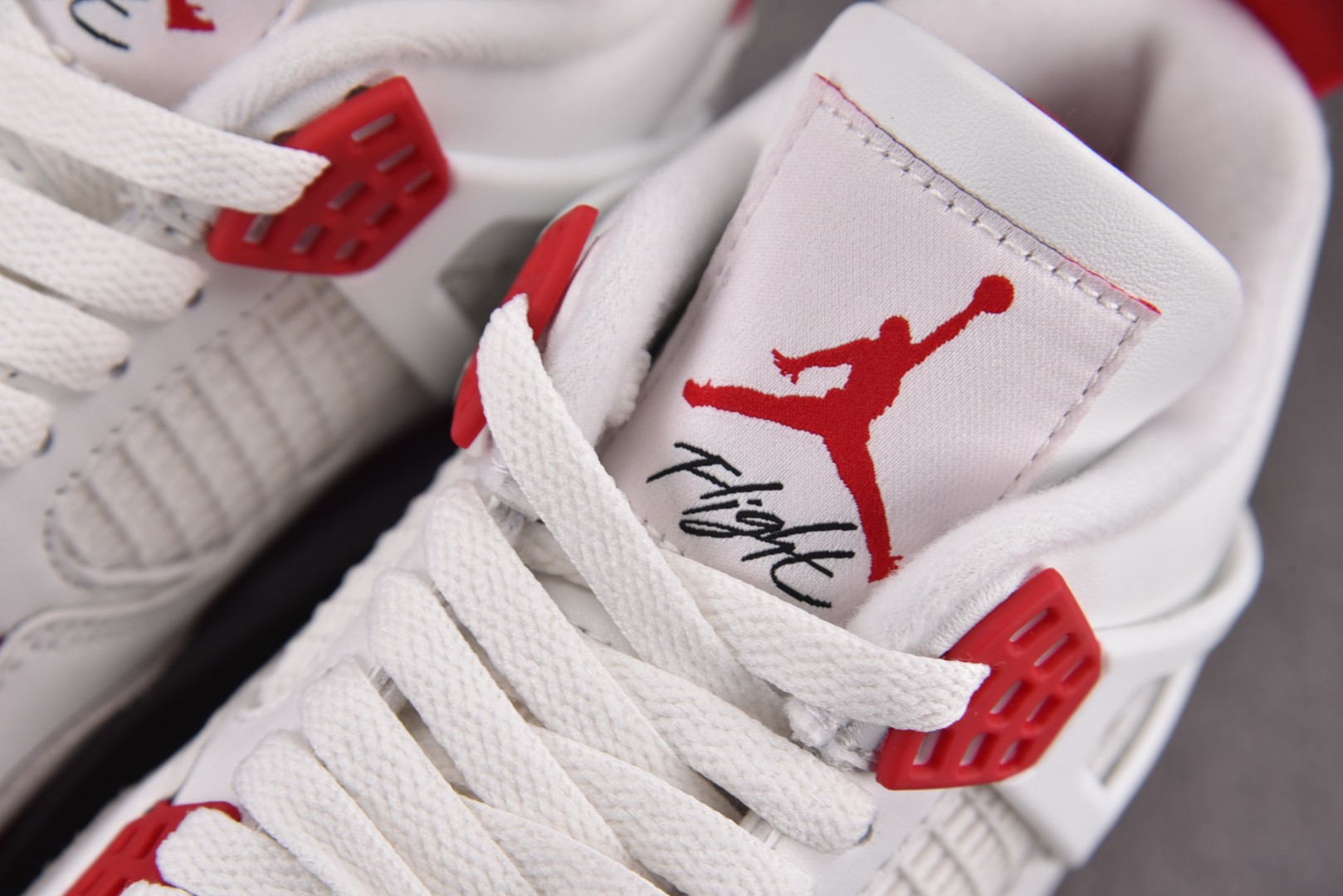 AJ4 尺码36-47.5

纯原版出品-SB Air Jordan 4 Varsity Red 大学红