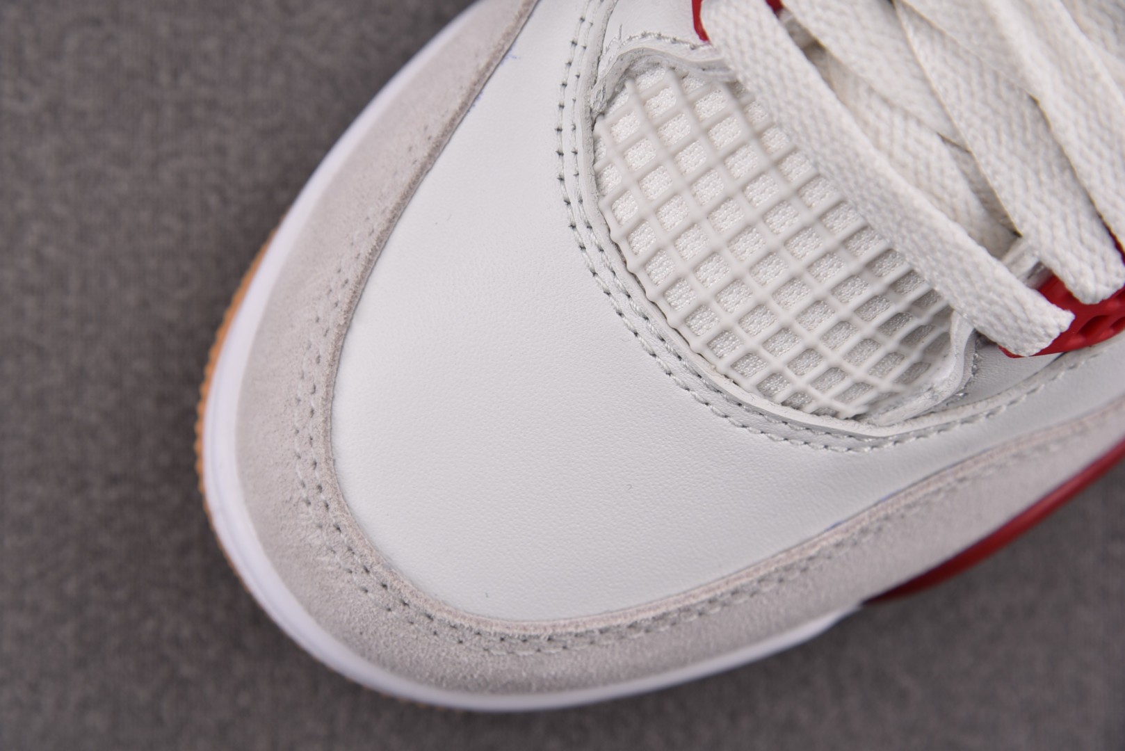 AJ4 尺码36-47.5

纯原版出品-SB Air Jordan 4 Varsity Red 大学红