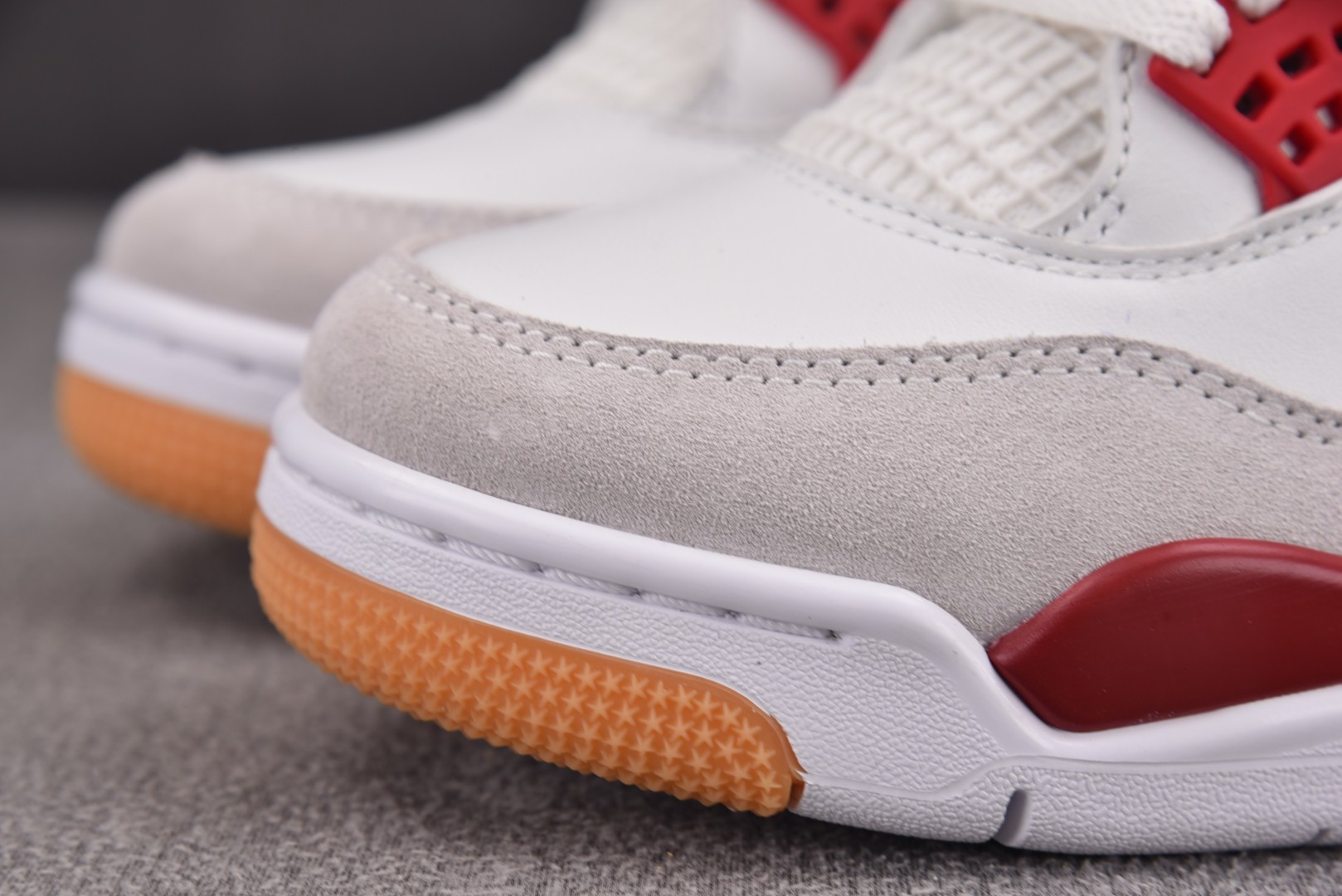 AJ4 尺码36-47.5

纯原版出品-SB Air Jordan 4 Varsity Red 大学红