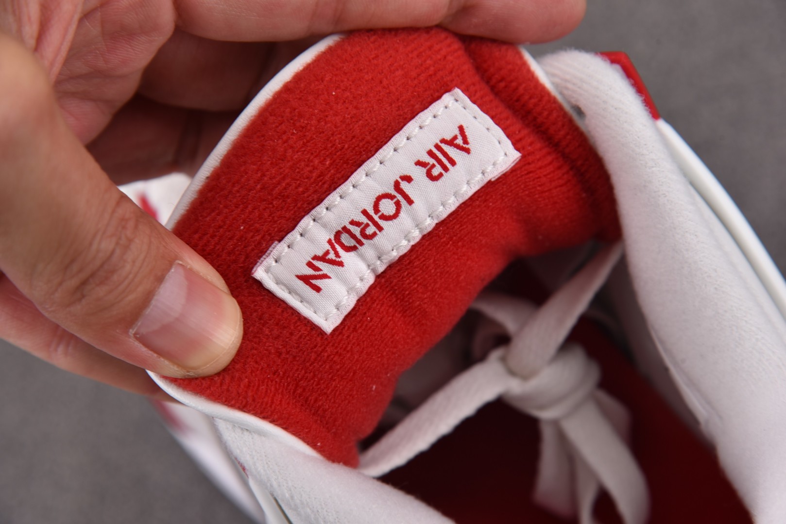 AJ4 尺码36-47.5

纯原版出品-SB Air Jordan 4 Varsity Red 大学红