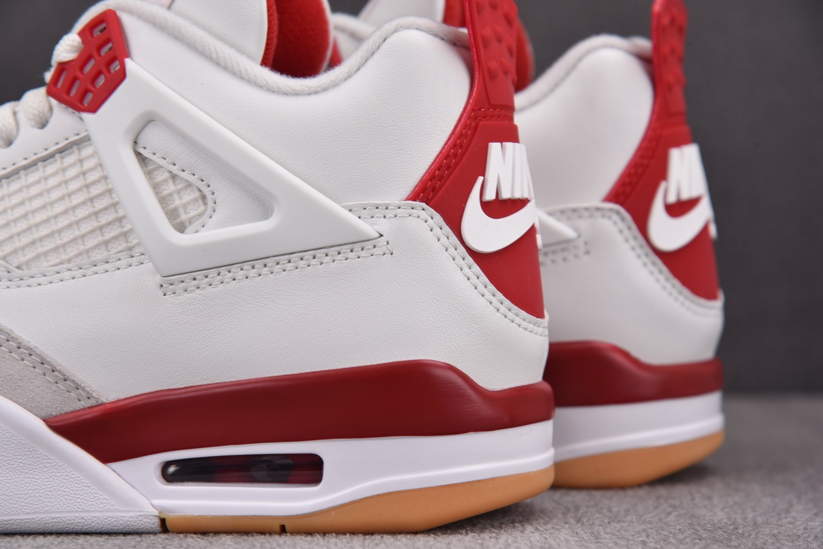 AJ4 尺码36-47.5

纯原版出品-SB Air Jordan 4 Varsity Red 大学红