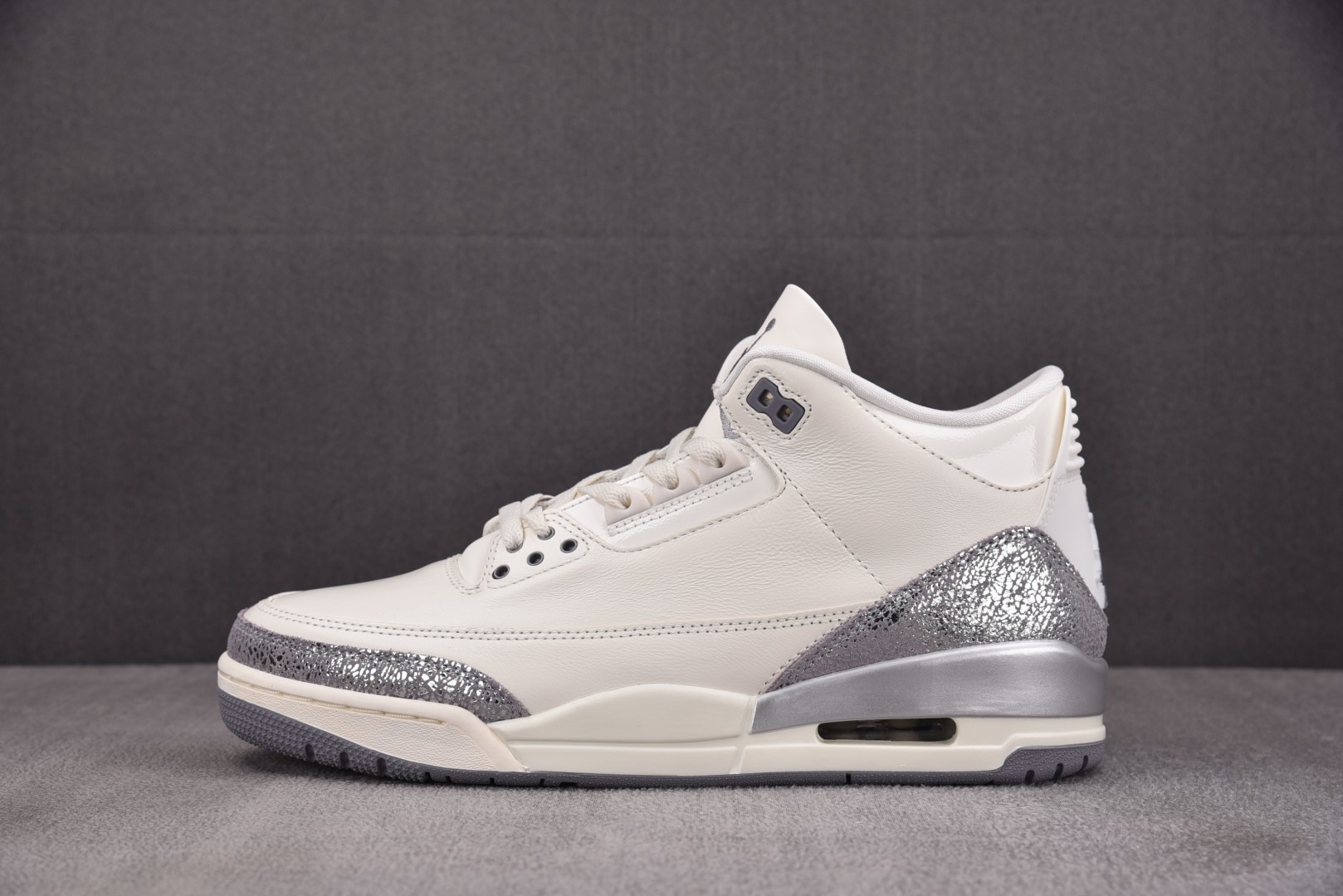 AJ3 尺码36-47.5

纯原版出品-WMNS Air Jordan 3 Retro Sail Ce