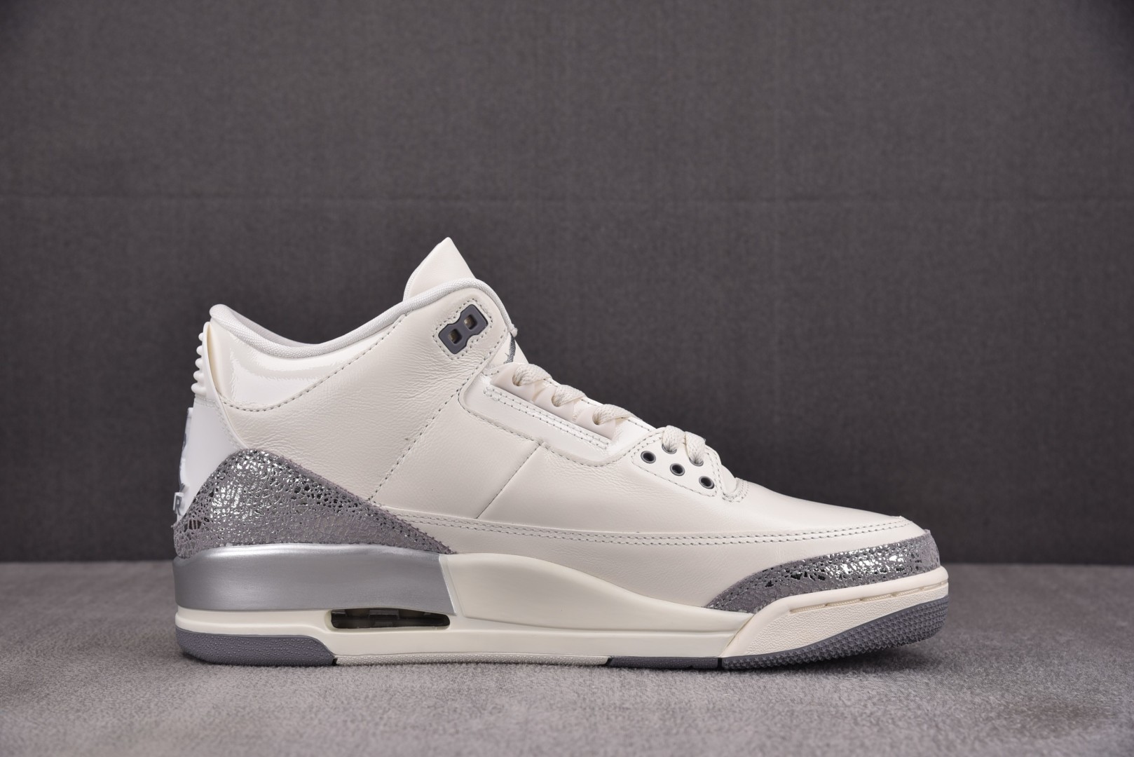 AJ3 尺码36-47.5

纯原版出品-WMNS Air Jordan 3 Retro Sail Ce