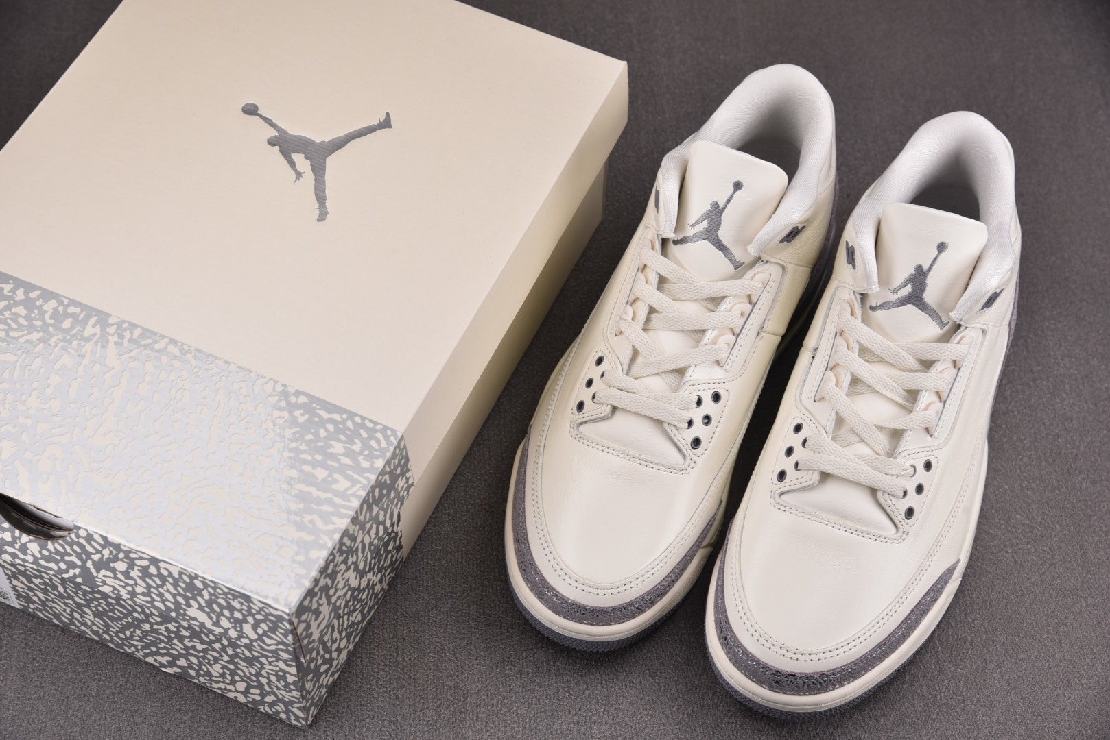 AJ3 尺码36-47.5

纯原版出品-WMNS Air Jordan 3 Retro Sail Ce