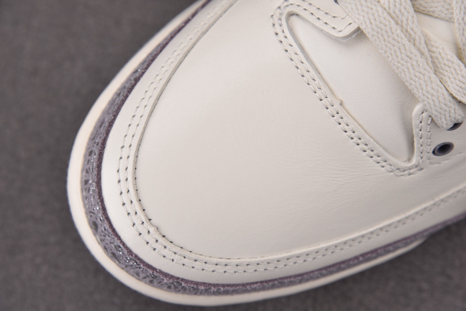 AJ3 尺码36-47.5

纯原版出品-WMNS Air Jordan 3 Retro Sail Ce
