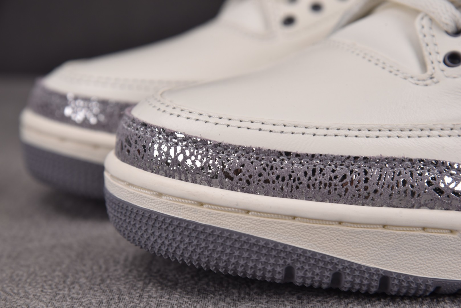 AJ3 尺码36-47.5

纯原版出品-WMNS Air Jordan 3 Retro Sail Ce