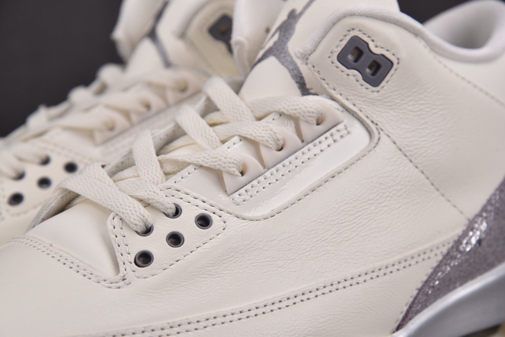 AJ3 尺码36-47.5

纯原版出品-WMNS Air Jordan 3 Retro Sail Ce